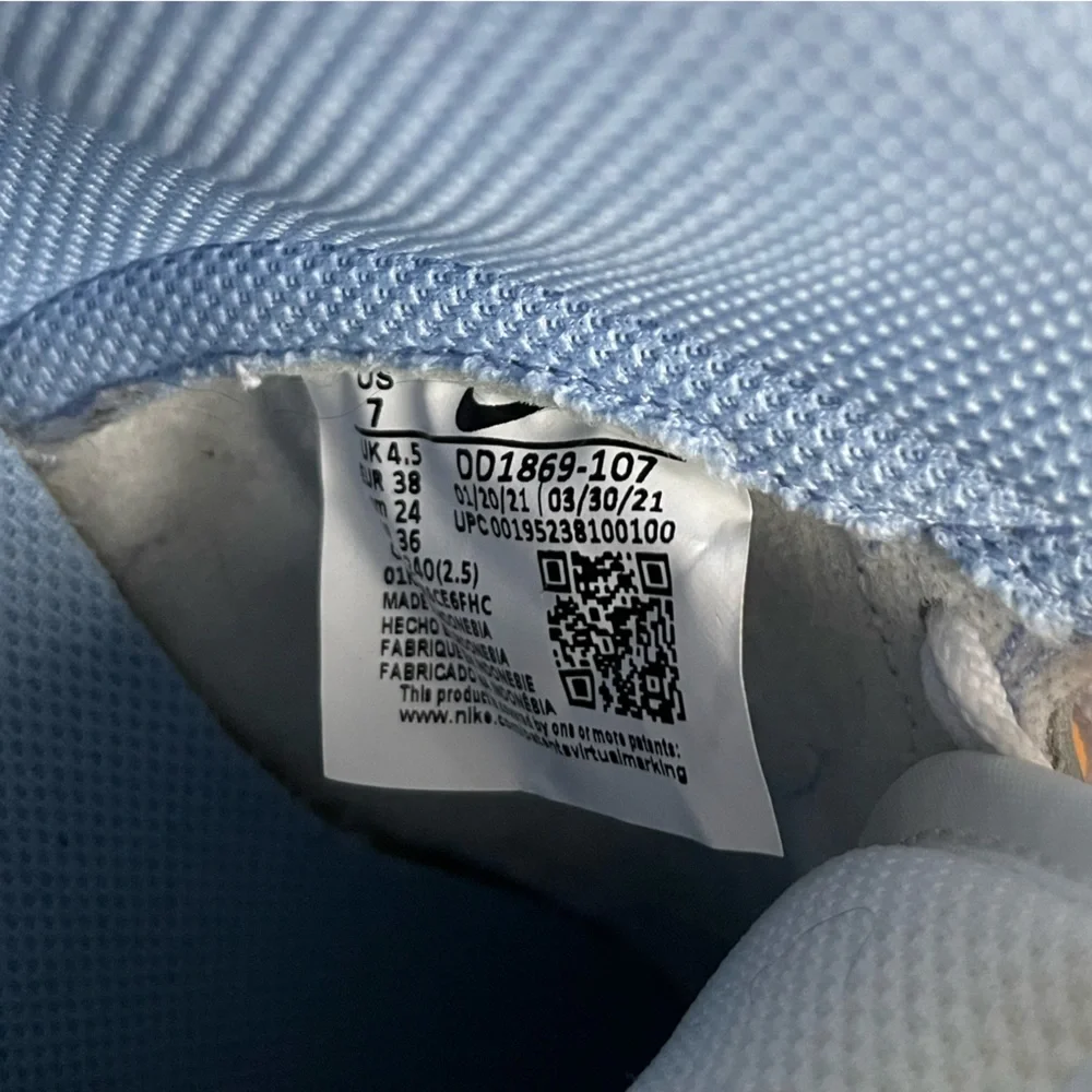 Dunks - Picture 5 of 5